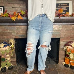 Distressed Mom Jean